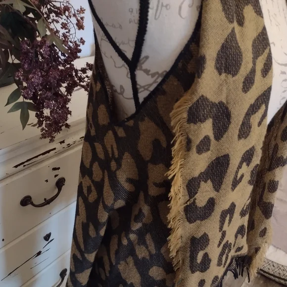 Leopard Print Vest - Picture 2 of 3